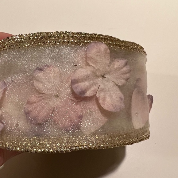 MARTHA STEWART EVERYDAY WINTER BLOSSOMS WIRED EDGE RIBBON. - Picture 2 of 6